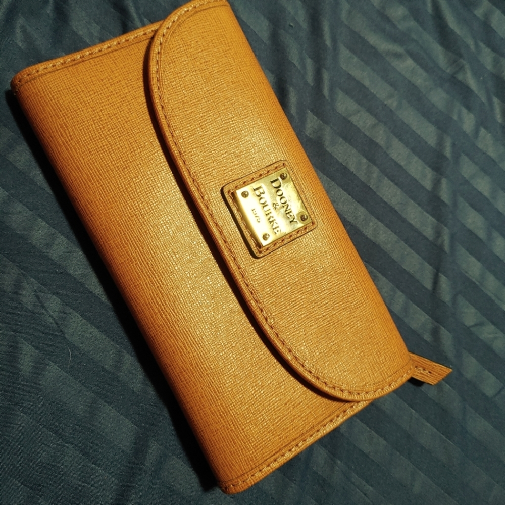 Dooney & Bourke wallet